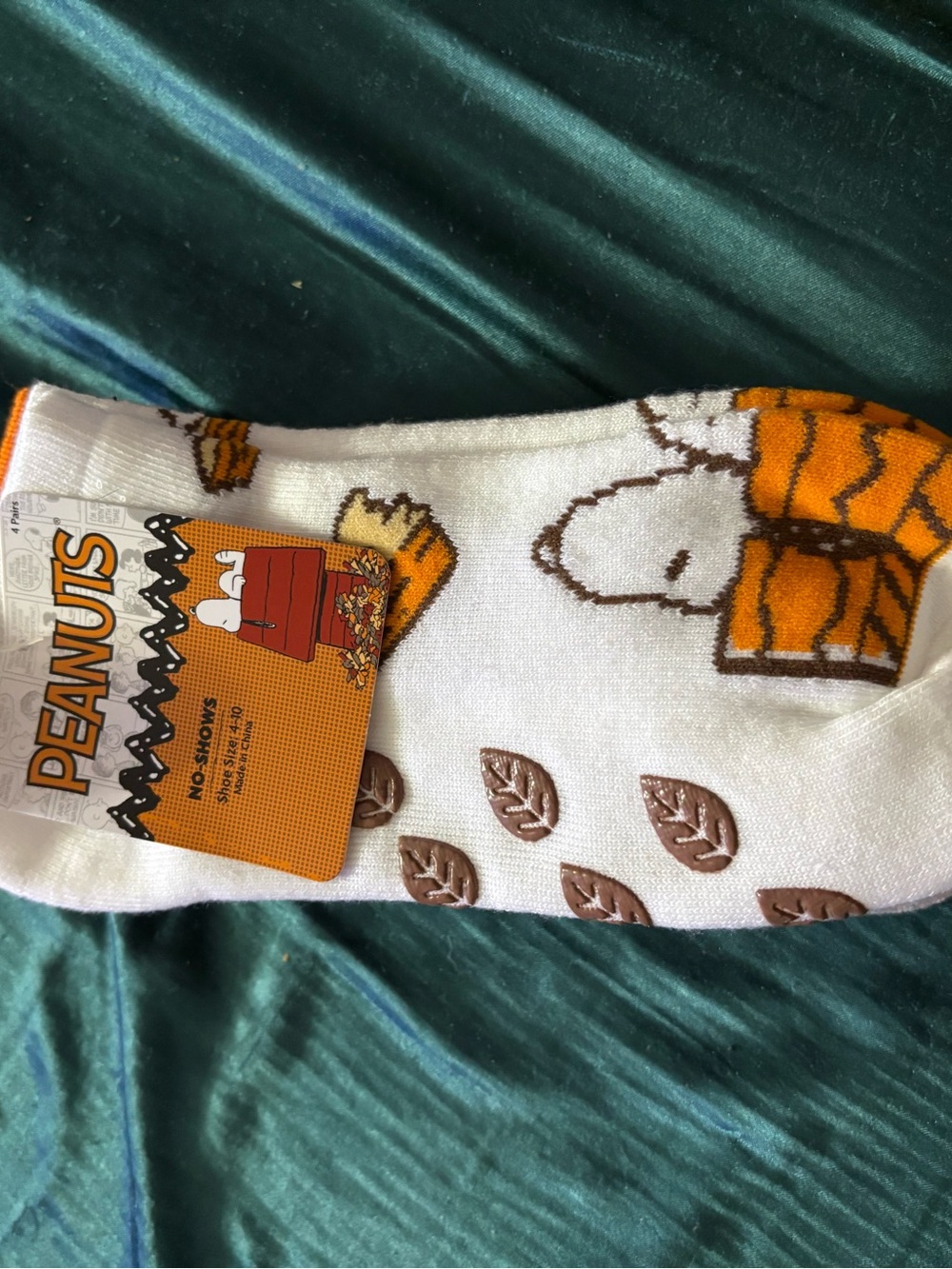 Snoopy Peanuts Fall Thanksgiving Gripper Footie socks. New - Picture 2 of 9